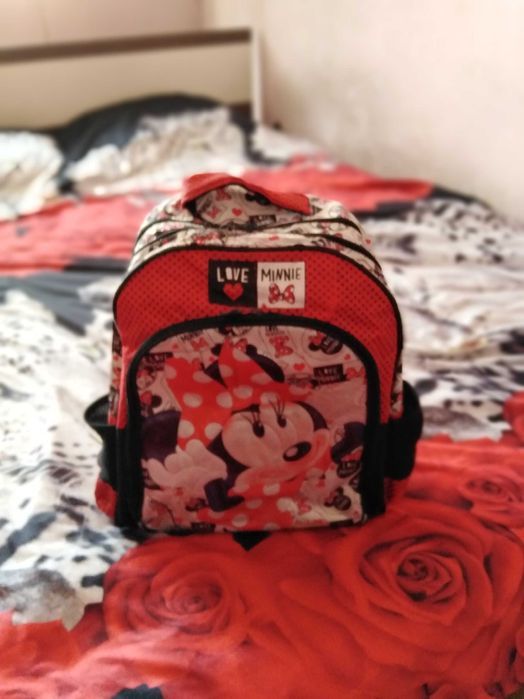 Продавам ортопедична ученическа раница.