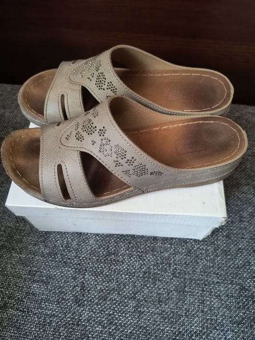 Женская обувь на 37 размер