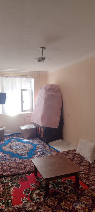 2 xonali katta balkonli kvartira sotiladi.