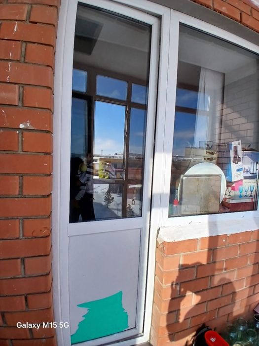 СРОЧНО!!! Продам пластиковую дверь и окно