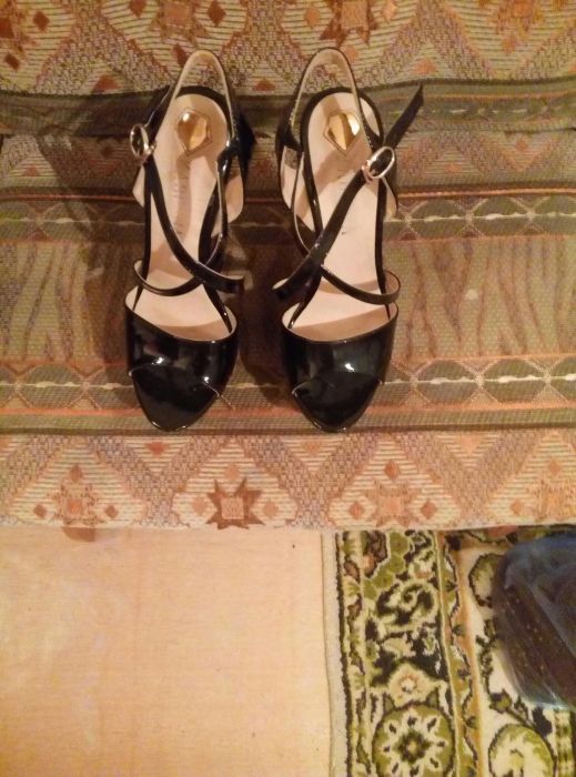 Продам босоножки