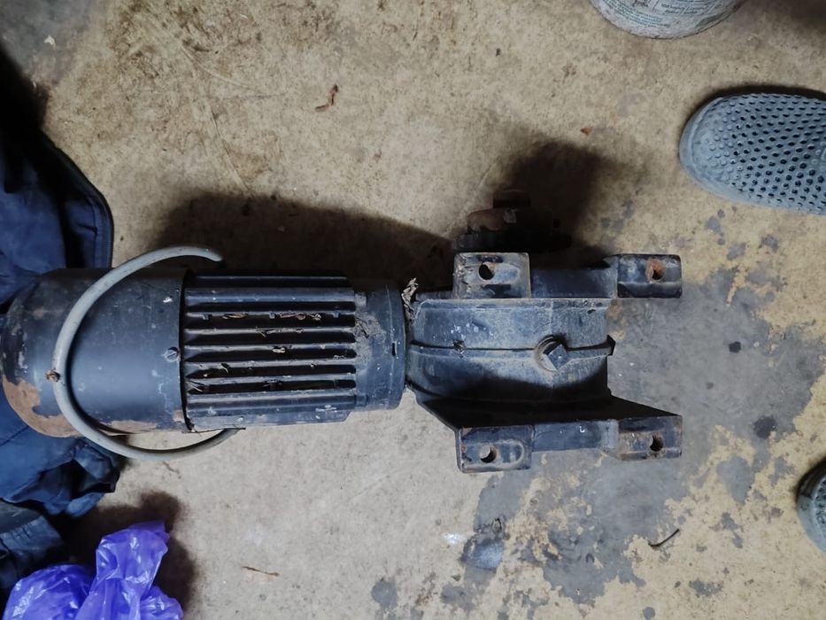 Моторлар бар сатамын хабарласыныздар