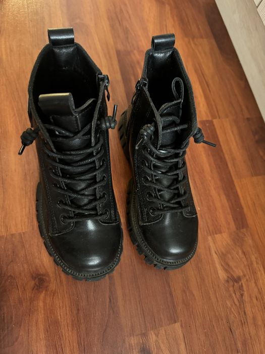 Продам детские демисезонные ботиночки