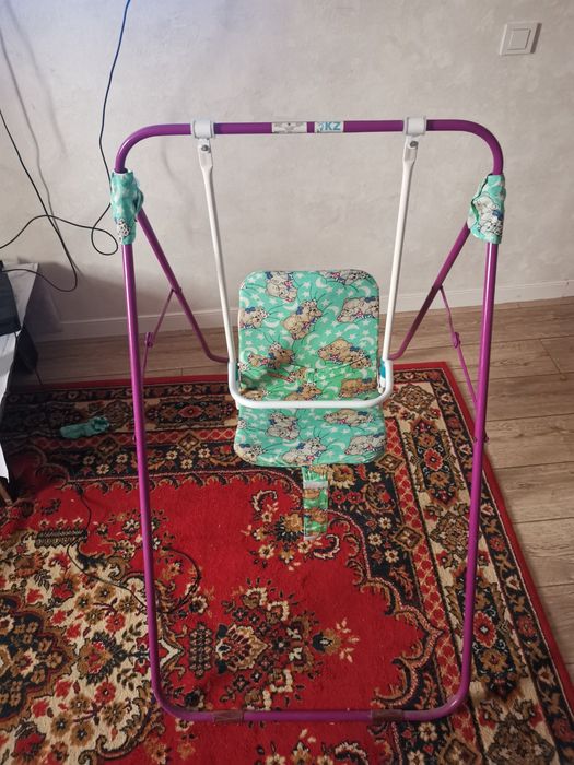 Качели детская в хорошем состоянии