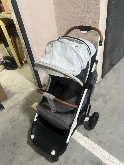 Продам коляску б/у  , легко собирается