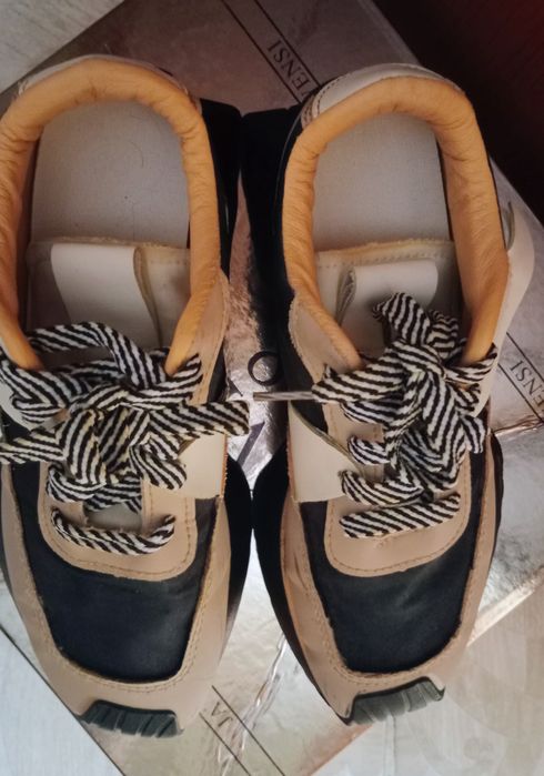 Продам кроссовки