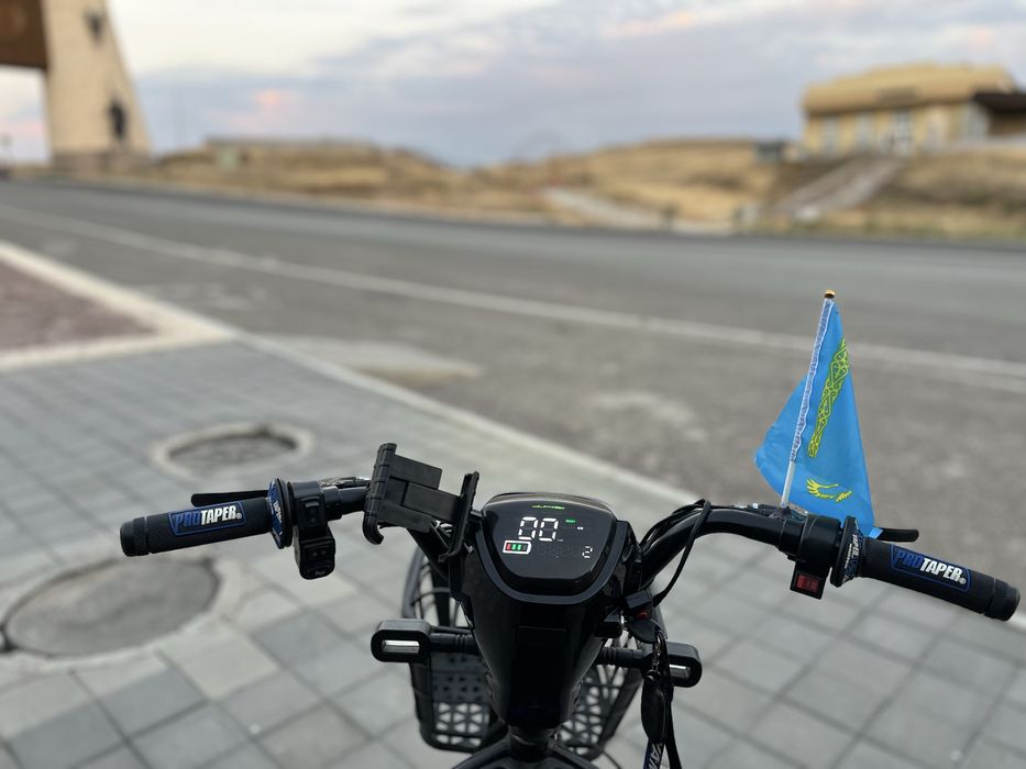 Продам электроскутер ск8 про срочно