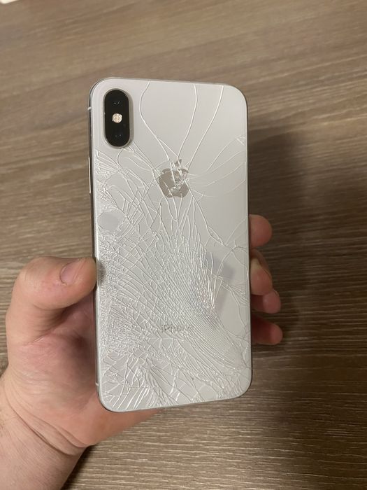 Iphone Xs 64gb  sa iti faci treaba cu el  s-au pentru piese