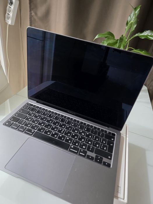 Продам MacBook air 13