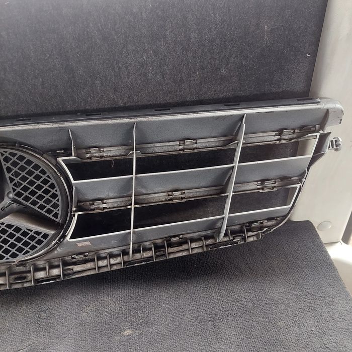 W204 предна решетка за Мерцедес Ц класа Авангард/ АМГ