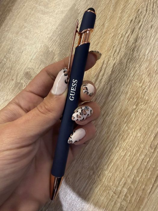 Химикалка Guess с калъфче