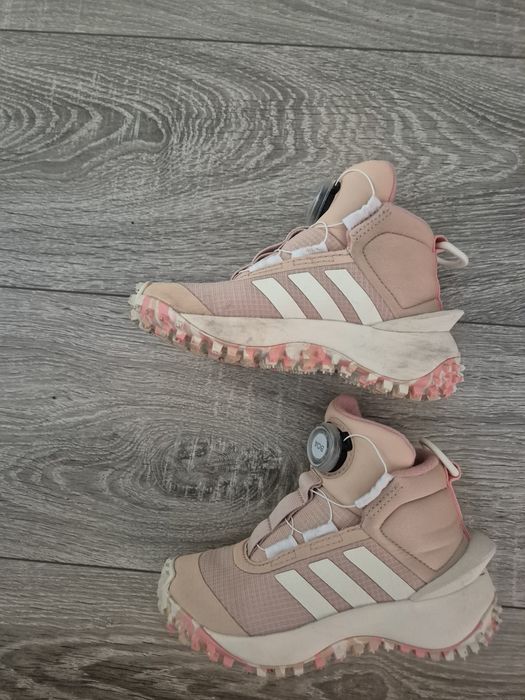 Adidas  TRAXION  28