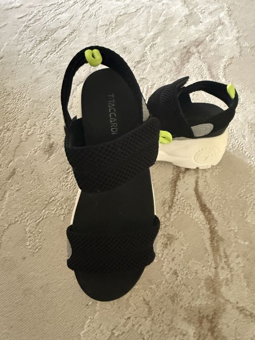 Сандали стильные. Новый.