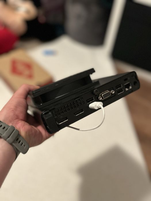 Mini PC HP 705 g4 ryzen 2400g placa video Vega 11 32GB 2TB ssd 1TB HDD