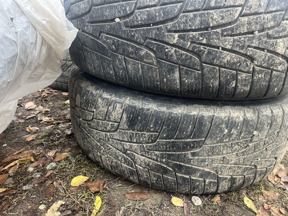 Продам зимнии покрышки.