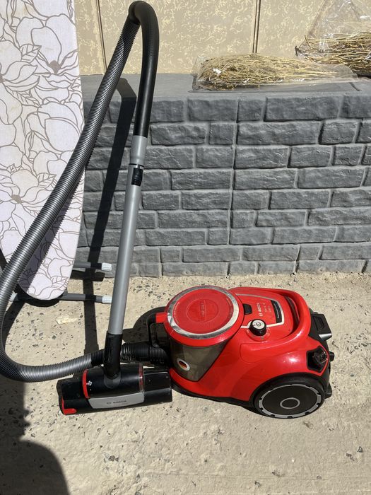 Продается пылесос от бренда Bosch