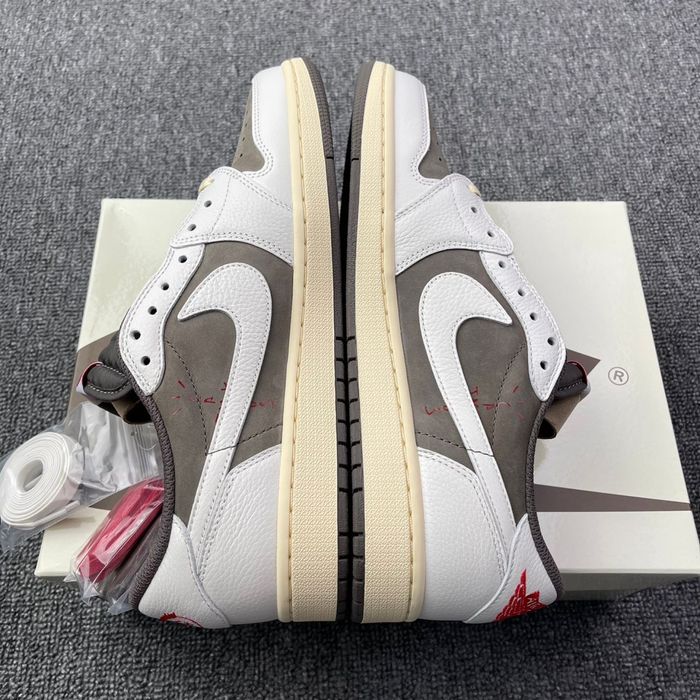 Jordan 1 Low Travis Scott