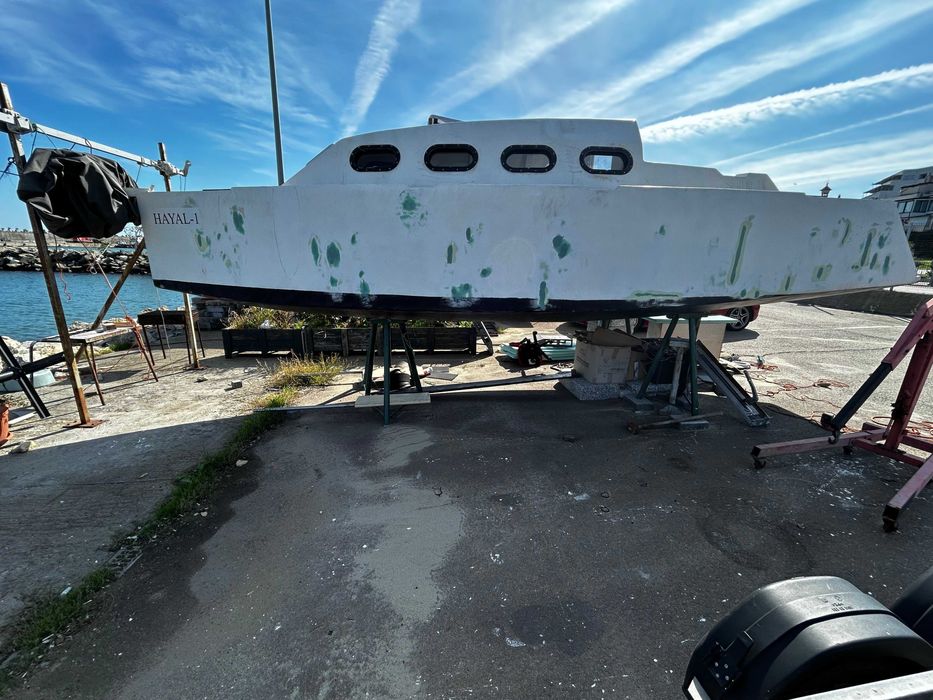 POP 25 Velier 8 metri, construcție familială din compozit