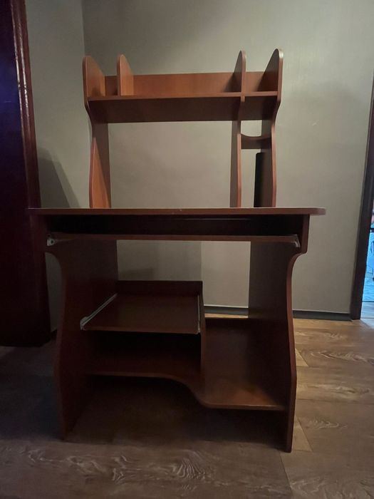 Продам стол компьютерный