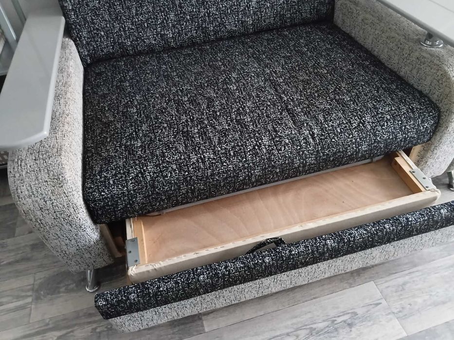 Диван двойка, хорошего качества