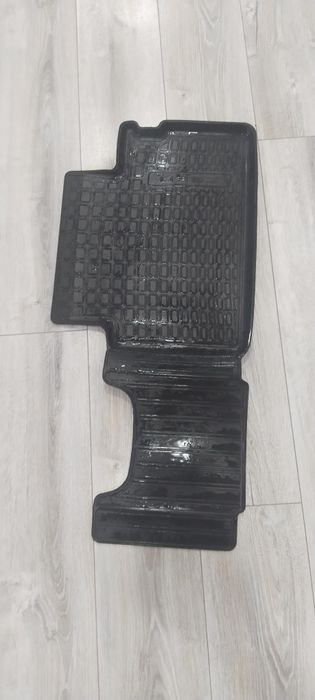 Продам полики на Kia ceed sw