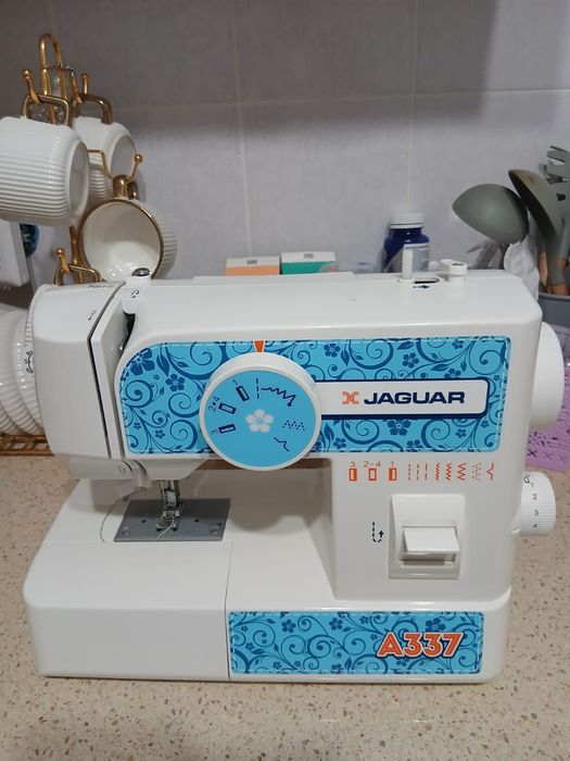 Продам швейную машину