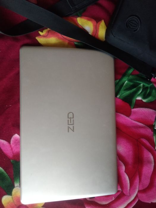 Ноутбук  ZET хороший