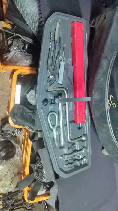 Продам штатный набор инструментов BMW E39.
