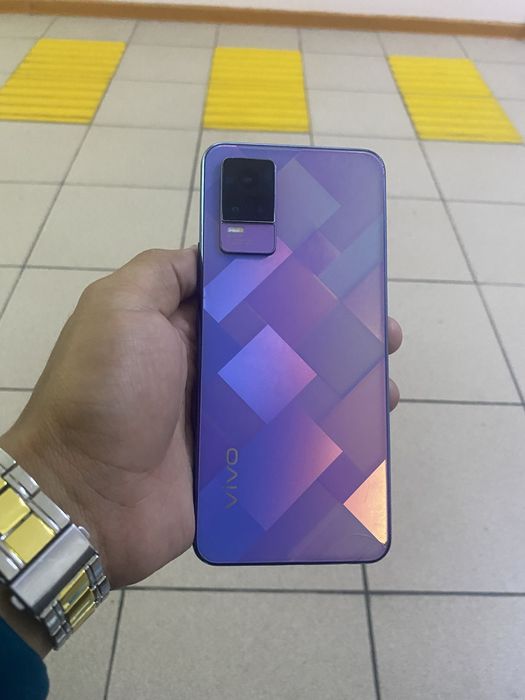 Vivo V21e 8+4/128gb продам