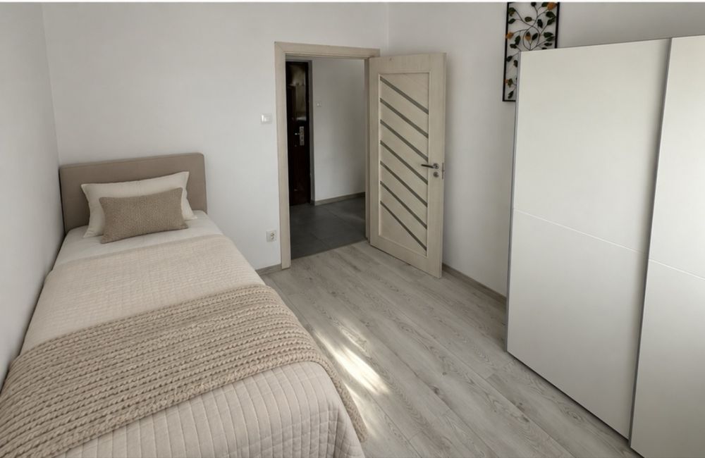 Apartament 3 camere de închiriat