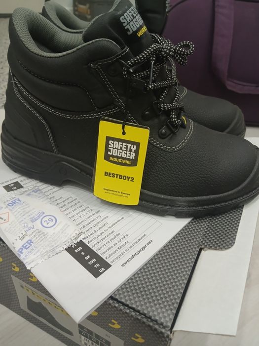 Продам новые спец ботинки Safety Jogger S3