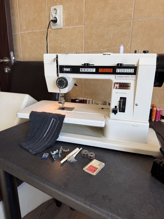 Mașină de cusut mecanică Pfaff Hobbymatic 803