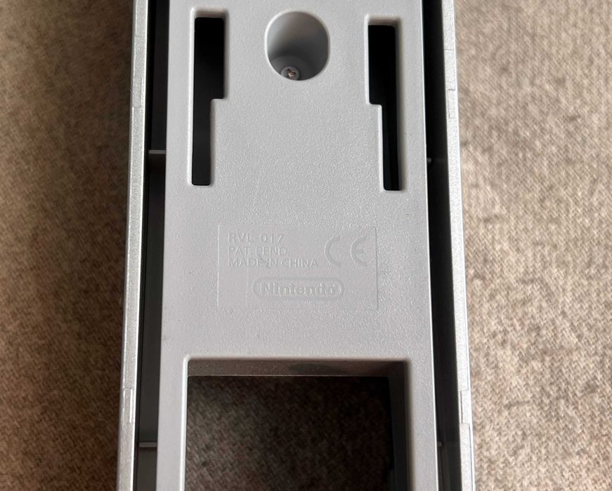 Suport vertical original pentru consola Nintendo Wii model RVL-017