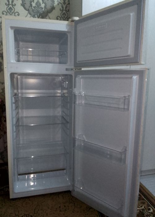 Сотаман продаю холодильник.