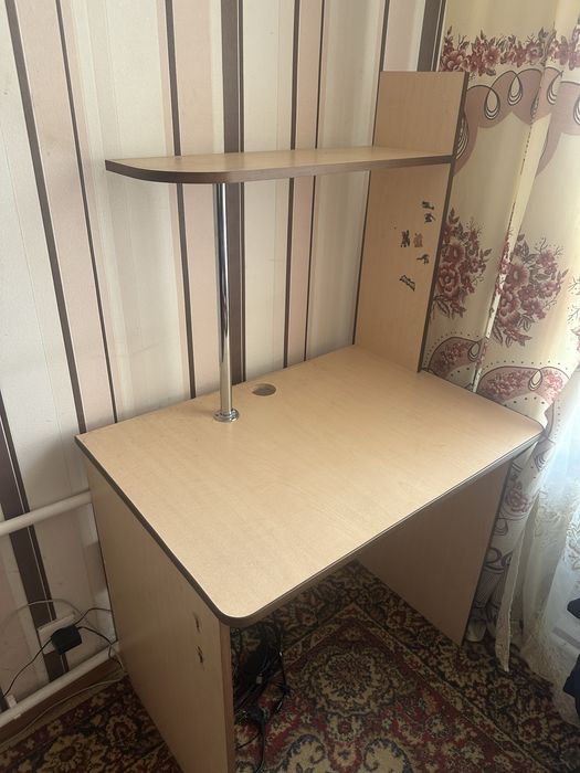 Продам стол срочно