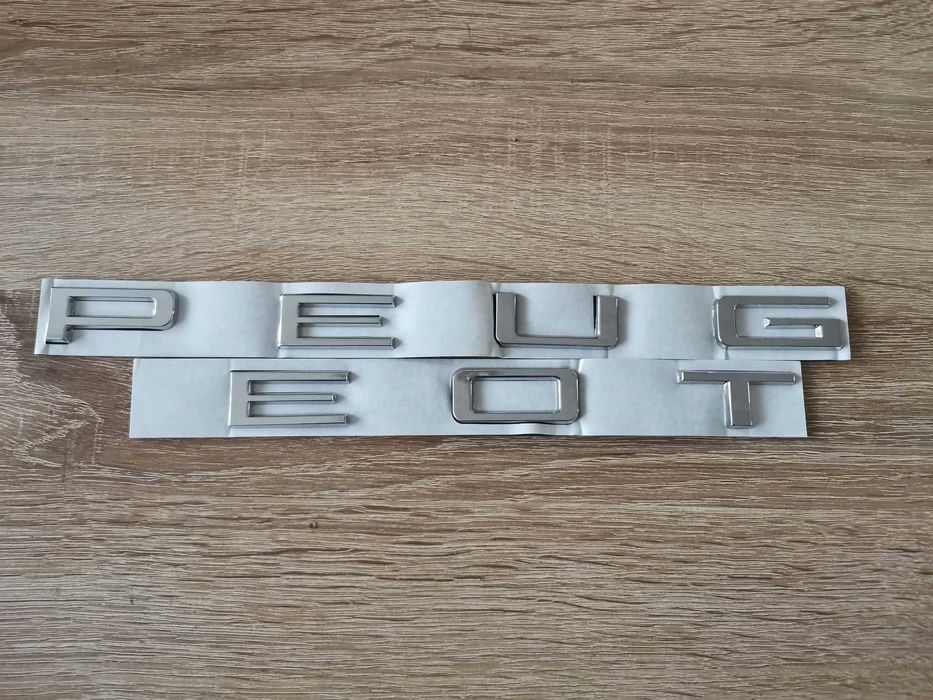 сребрист надпис Peugeot нов стил голям размер