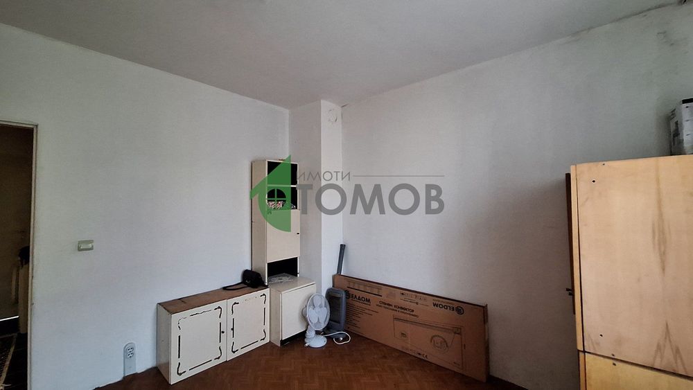 Тристаен апартамент в кв. Железник