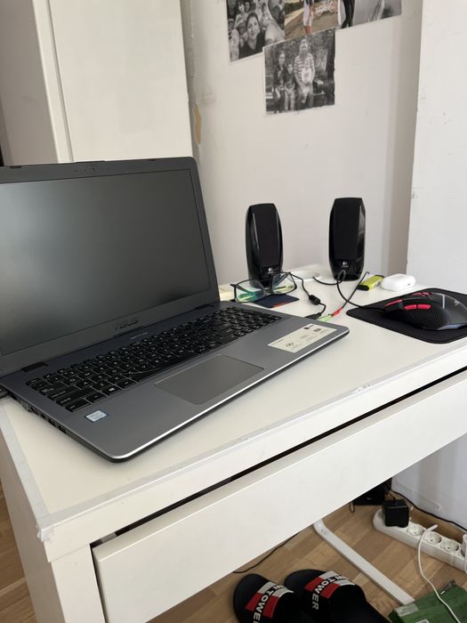 Vand laptop asus,cititi atent va rog descrierea