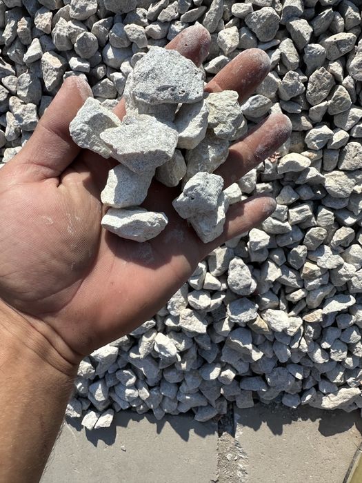 Piatra decorativa de râu, Calcar alb-crem sau Granit gri sau rosu