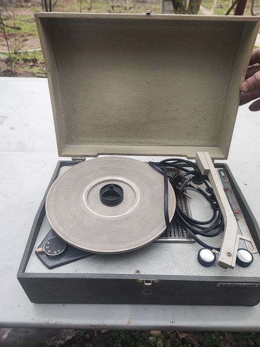 Ретро грамофон GRUNDIG