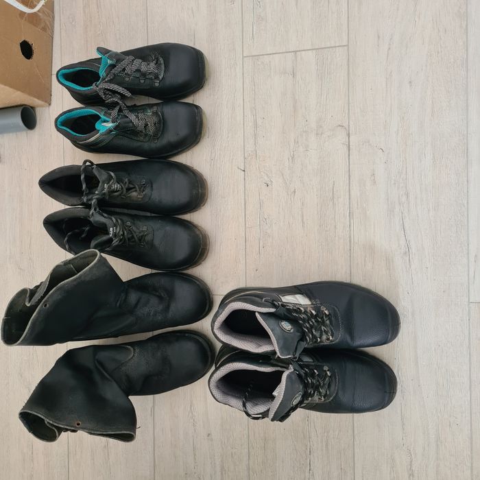 Спецобувь,спецпринадлежности.