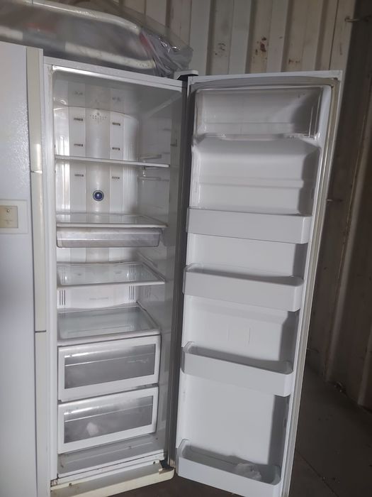 Холодильник Samsung