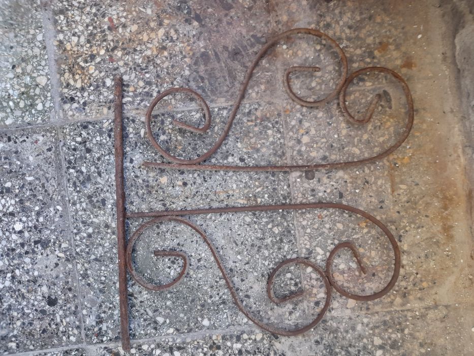 Арматурни орнаменти,стари подкови и подкова закачалка