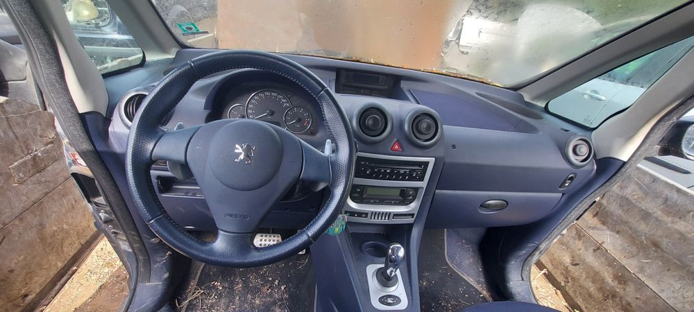 Peugeot 1007  2006г. 1.6i