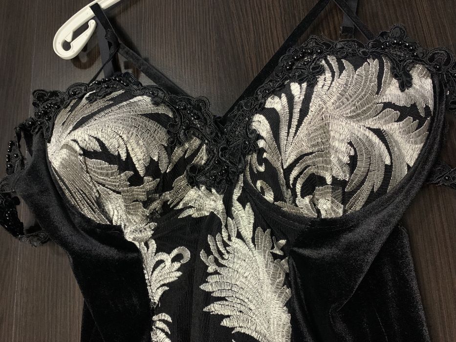 Rochie de seara cu aplicatii