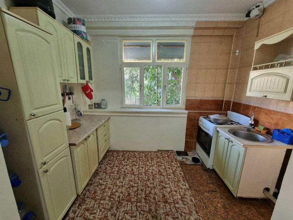 Продаю 4+1 комнатную квартиру.