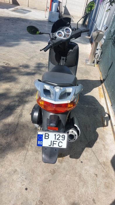 Scuter 125cc 12cp motor honda, se conduce cu permis categoria  B