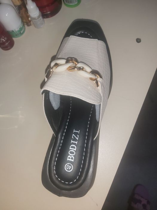 Продам обувь 39,40 размеры