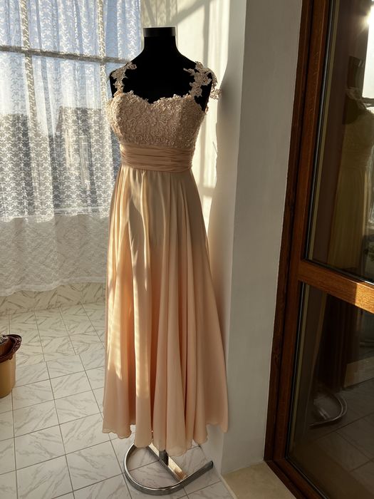 Официална рокля