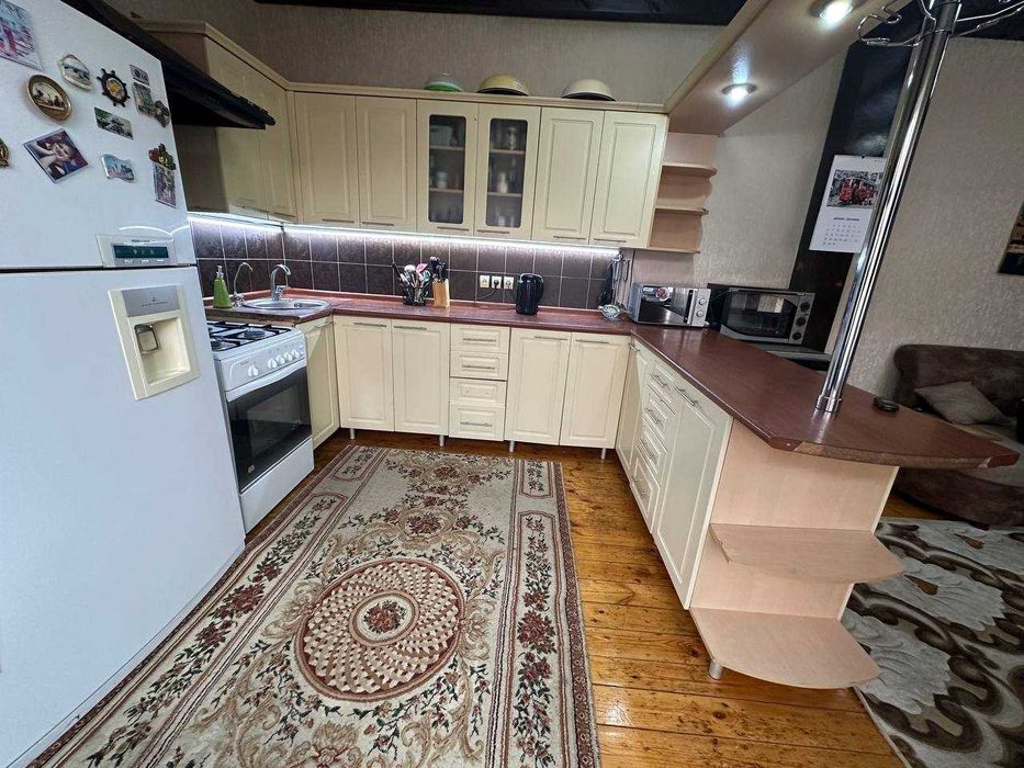 Cрочно продается большая кухонная мебель в отличном состоянии!